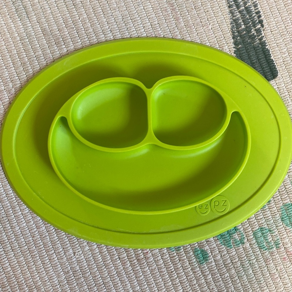 The Mini Mat by EZPZ / silicon baby plate